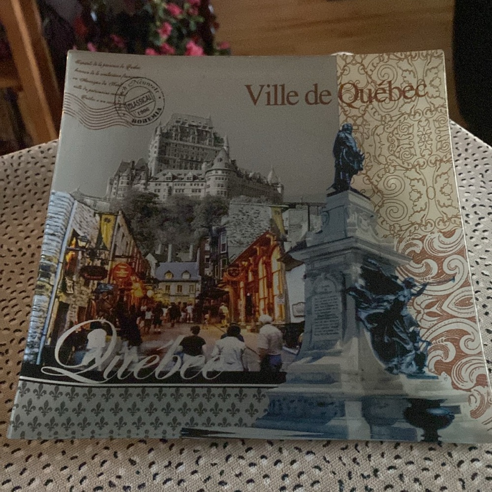Classic Ville de Québec Souvenir Dish/Plate with Black and Brown Accents